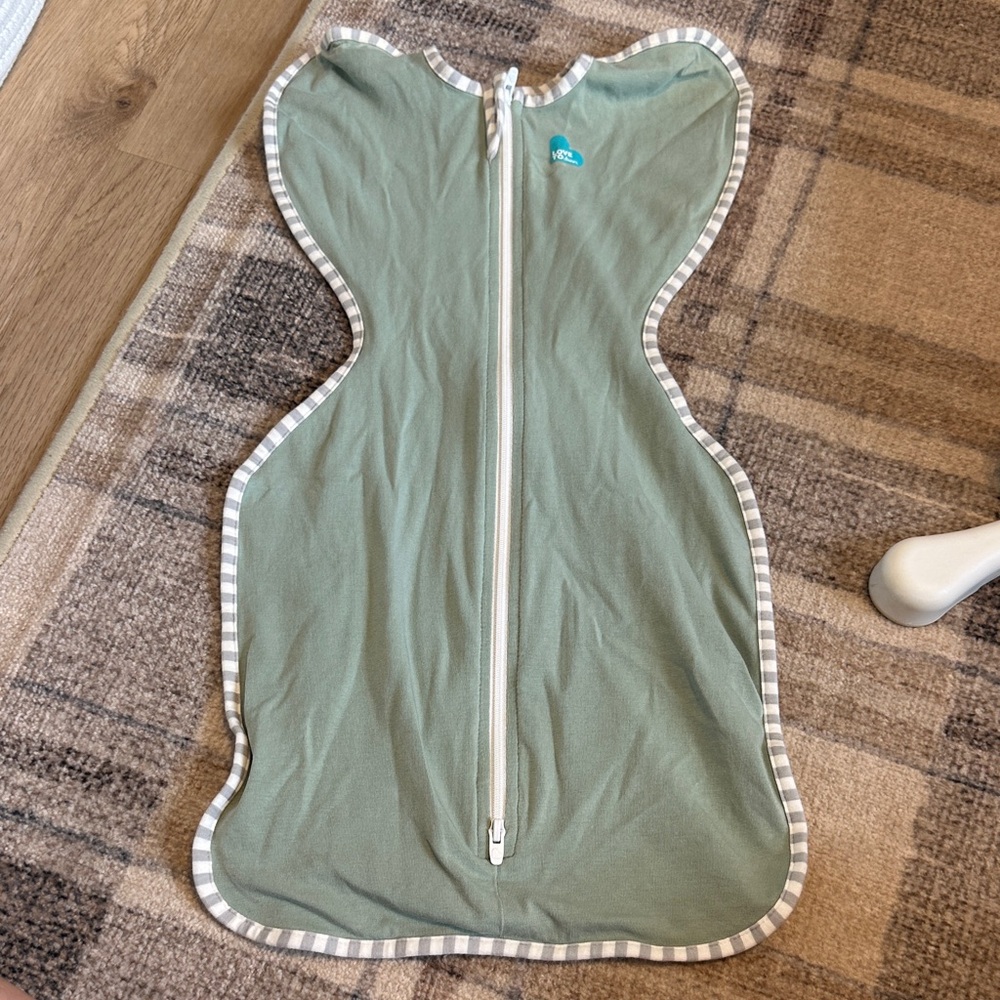 Love to dream arms up swaddle